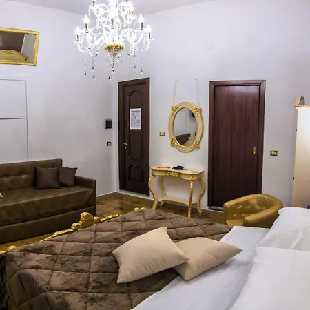 Des Artistes Hotel 4*
