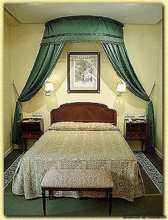 Des Artistes Hotel 4*