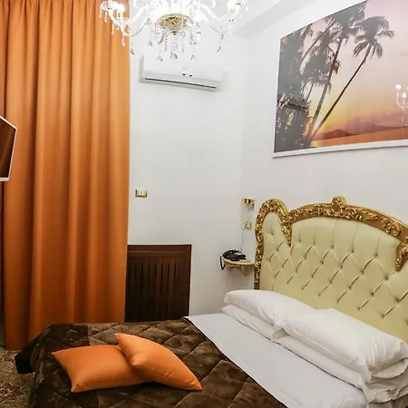 Des Artistes Hotell 4*