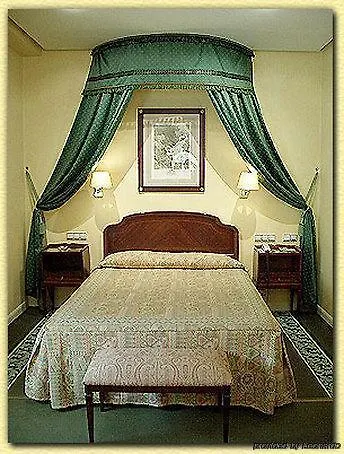 Des Artistes Hotel 4*